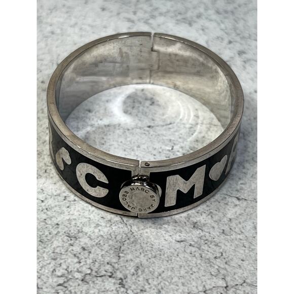 Marc Jacobs Black Silvertone Thick Clamper Bangle Graphic Icon Text Logo hinged - Picture 3 of 6